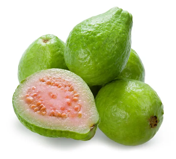 Guava. grupp med en halv på vit — Stockfoto