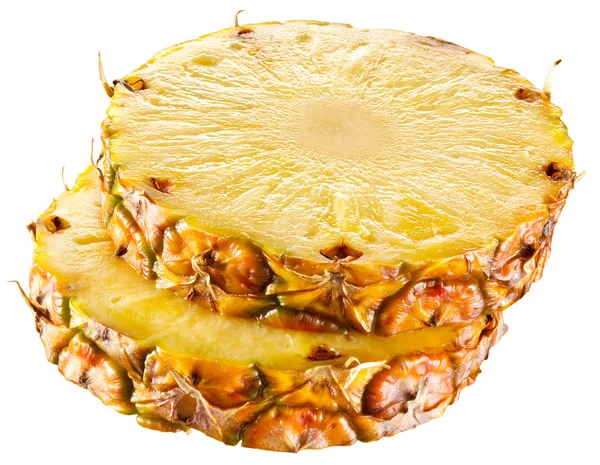 Čerstvé plátky ananasu. kroužky na bílém pozadí — Stock fotografie