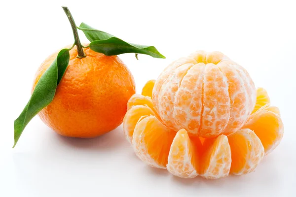 Mandarine sur blanc — Photo