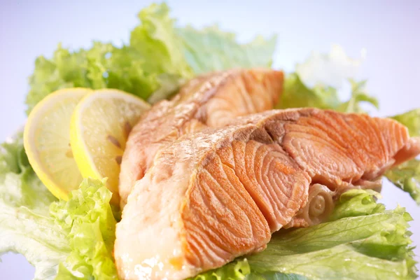 Salmon filet with lemons — Stock Photo, Image