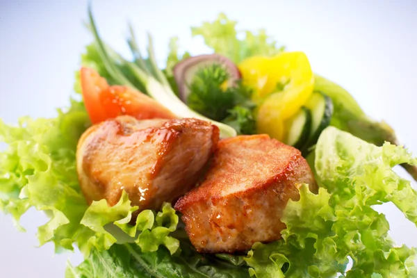 Carne asada con verduras —  Fotos de Stock