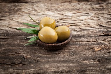 Zeytin yaprağı ile