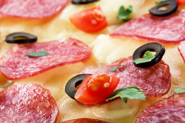 Pizza with salami and black olives. macro — Stock Photo, Image