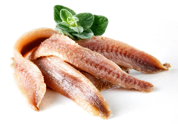 Anchoas sobre blanco con orégano —  Fotos de Stock