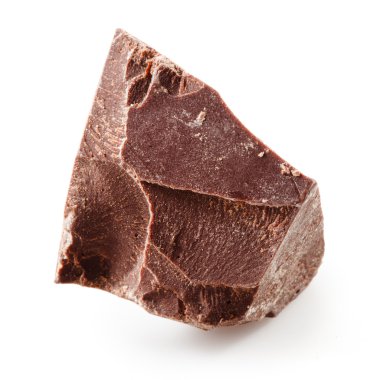 Beyaz arkaplanda izole edilmiş çikolata parçası