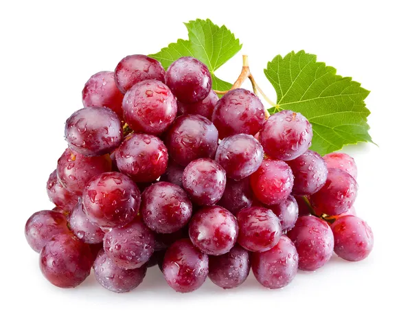 Uvas rojas maduras con hojas aisladas — Foto de Stock