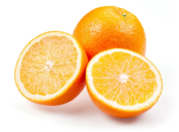 白い背景に孤立したスライスされたオレンジの果実 — ストック写真