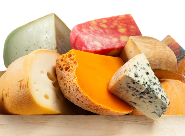 치즈 보드-다양 한 종류의 소프트 및 하드 치즈. 국제적인 — 스톡 사진