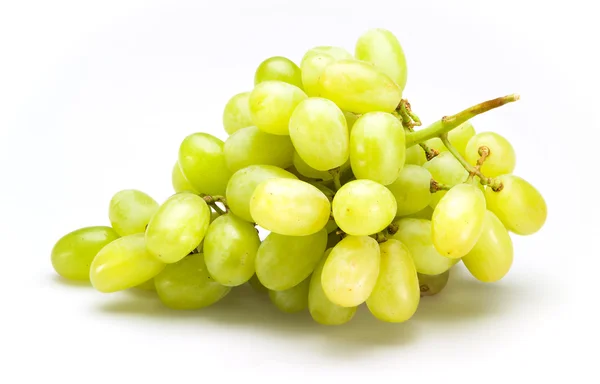 Uvas verdes frescas aisladas sobre blanco —  Fotos de Stock