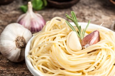 sarımsak ve biberiye spagetti. Organik gıda