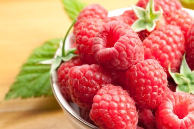 Ahududu plaka üzerinde