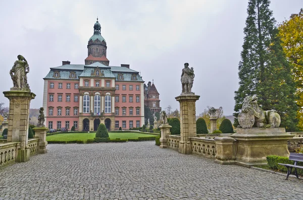 Октябрьский замок в Польше — стоковое фото
