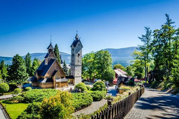 Karpacz - Noorse tempel wang — Stockfoto