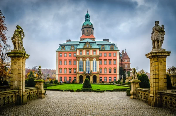 Schloss Ksiaz bei Walbrzych — Stockfoto