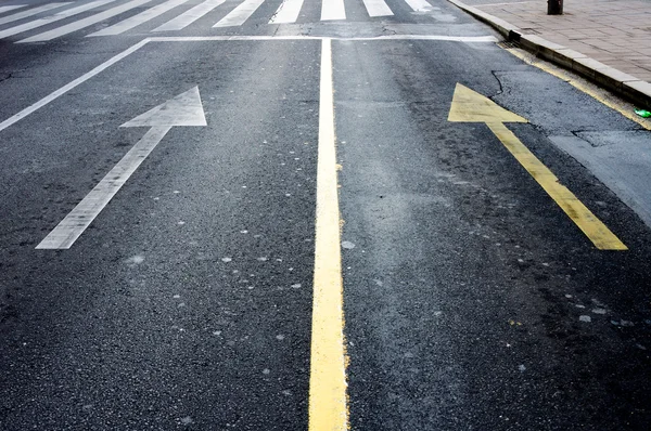 White and yellow arrow — Stock Photo, Image