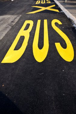 Sarı otobüs işareti