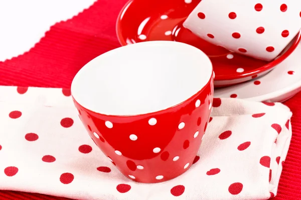 Белые и красные чашки — стоковое фото