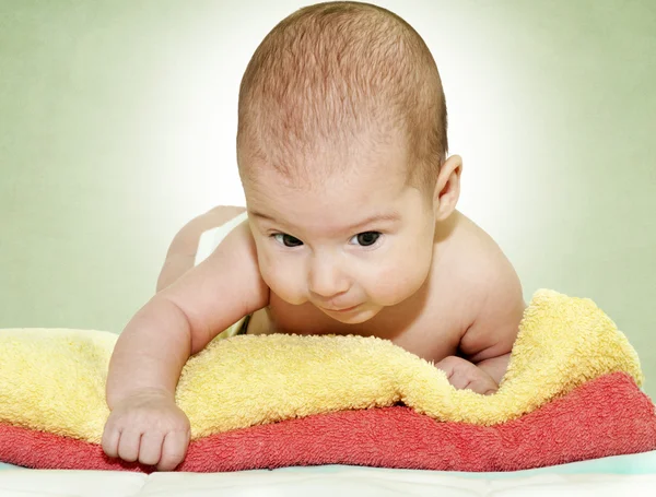 Bebê e toalhas — Fotografia de Stock