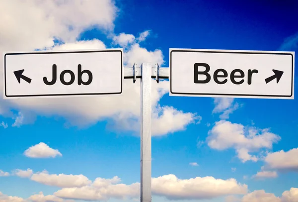 Bier oder Job — Stockfoto