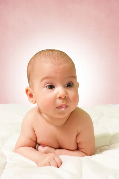 Baby bastelt Luftballon — Stockfoto