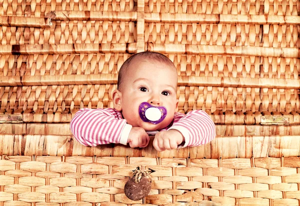 Baby in the box — Stock Photo, Image
