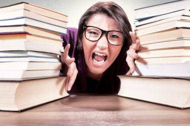 kızgın kız öğrenci