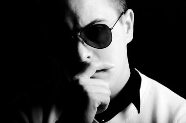 düşük anahtar portre