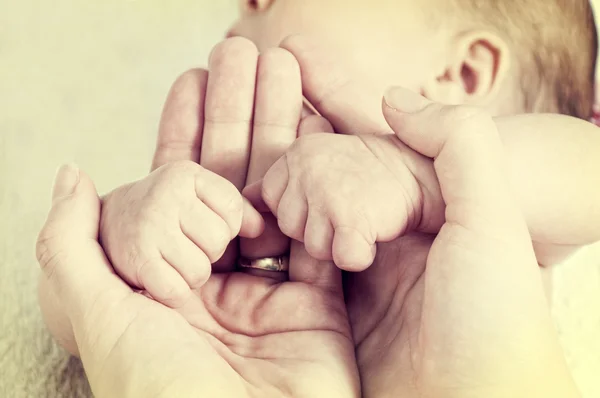 Baby fists — Stock Photo, Image