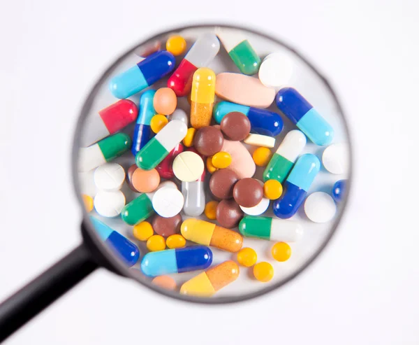 The pills under scrutiny — Stock Photo, Image