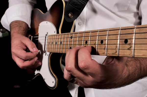 Guitarra tocando — Fotografia de Stock