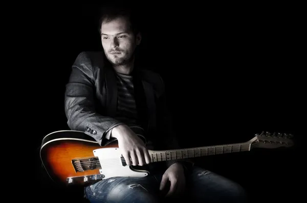 Man and guitar — Stock Photo, Image