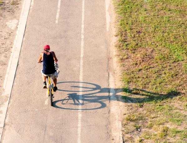 自転車に乗る — ストック写真