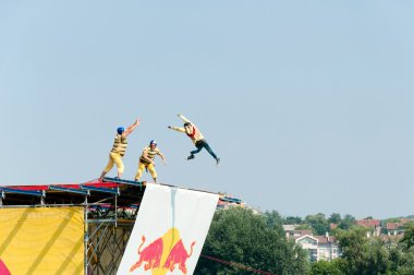 Kızıl Boğa Etiketi