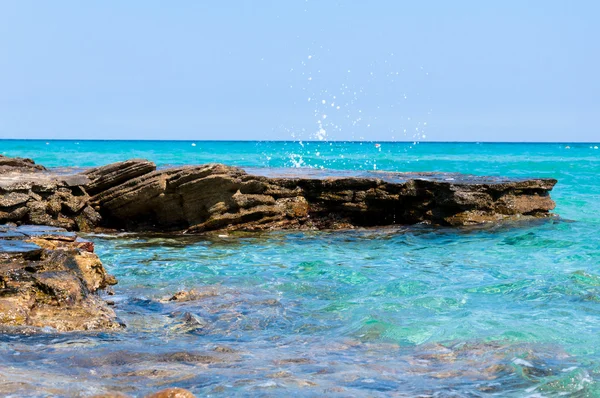 Taşlar ve deniz — Stok fotoğraf