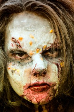 kadın zombi