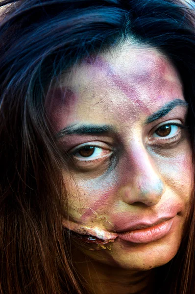 Aburrido zombie femenino — Foto de Stock