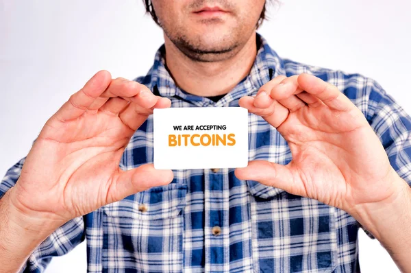 Bitcoins を受け入れる — ストック写真