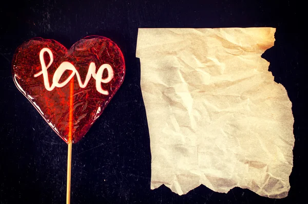 Miłość i pomarszczone papieru — Zdjęcie stockowe
