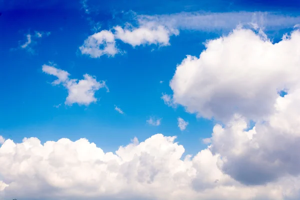 Nubes idílicas — Foto de Stock
