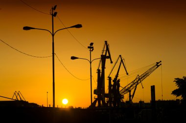 gün batımı ve sanayi