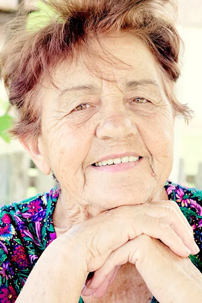 Rostro femenino positivo — Foto de Stock