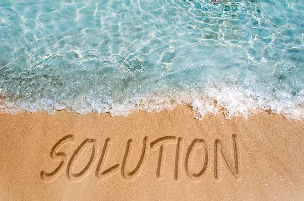 Solution mot signe sur sable — Photo