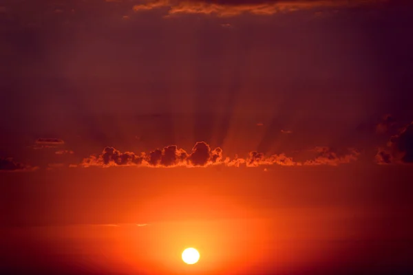 Pôr do sol cenário fantástico — Fotografia de Stock