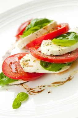 Caprese salatası