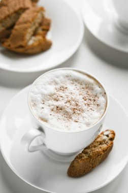 kahve fincanı cantuccini ile