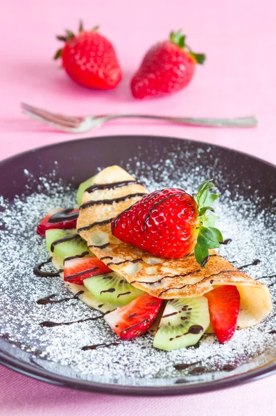 Pancake with fruits — Stock Photo, Image