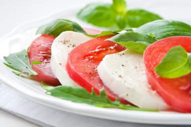Caprese salatası