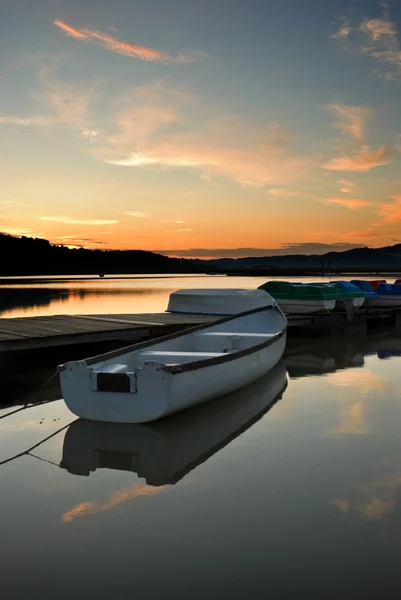 Bateau sur le lac — Photo