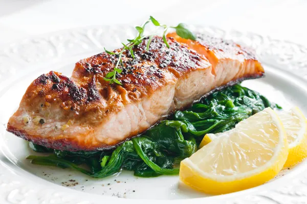Salmon with Spinach — Stock Photo, Image