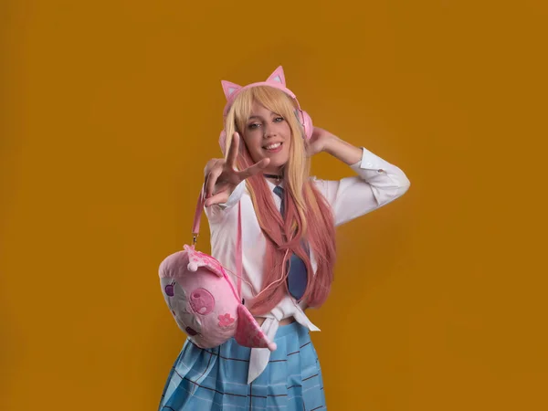 Content Female Model Kitty Headphones Pink Handbag Showing Two Fingers — ストック写真